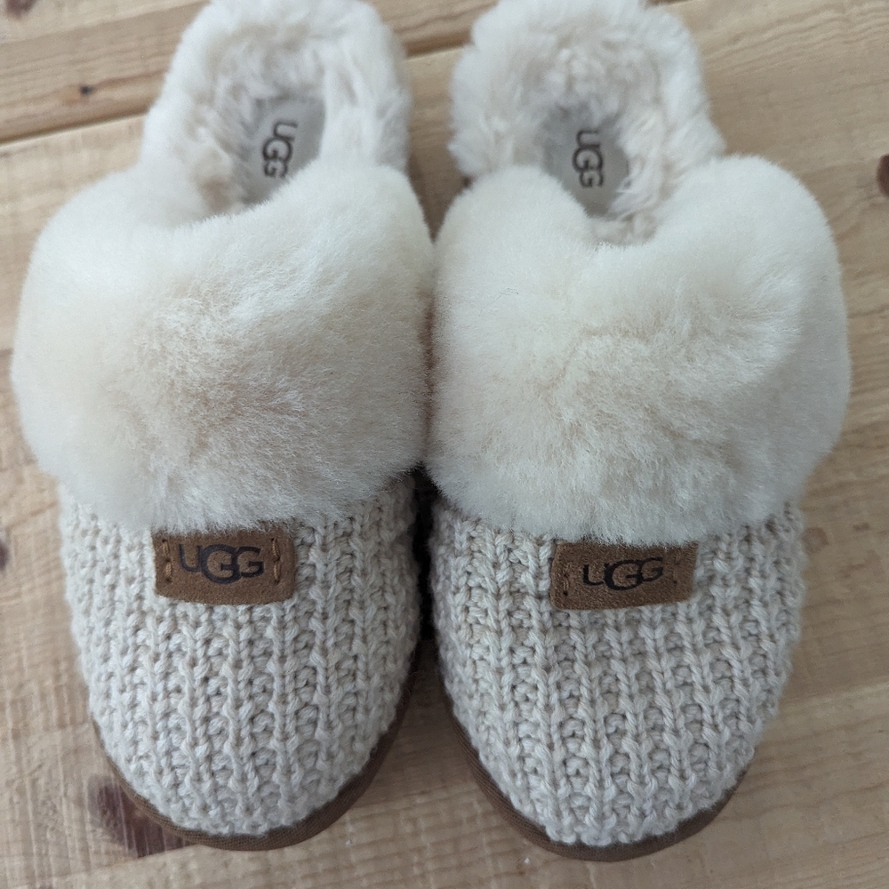 Uggs slide on style shoe